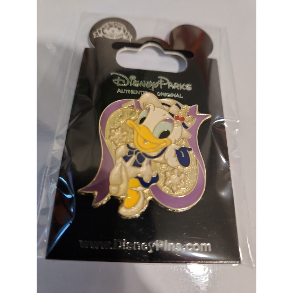 Disney Pin Daisy Duck Musical‎ Game Prize Christmas  Tokyo Disneyland 140938 TDR